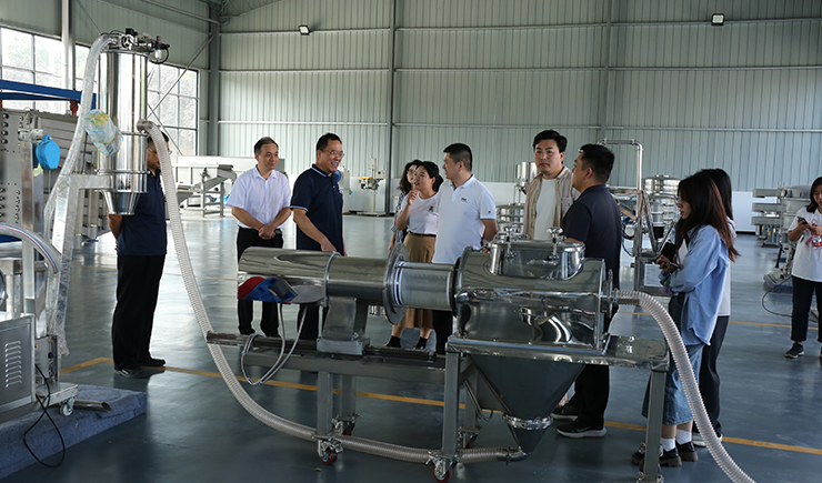 【頂端新聞】數(shù)智賦能新鄉(xiāng)造，看新鄉(xiāng)如何打響產(chǎn)業(yè)轉(zhuǎn)型新名片