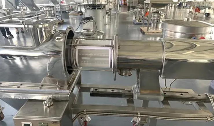 高服廠區(qū)內各類篩分機器展示(央廣網發(fā) 劉盼盼 攝)