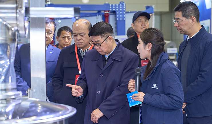 高服以“智能篩分系統(tǒng)+防爆解決方案”雙引擎驅(qū)動(dòng)制造業(yè)升級(jí)，獲工信部領(lǐng)導(dǎo)現(xiàn)場(chǎng)點(diǎn)贊